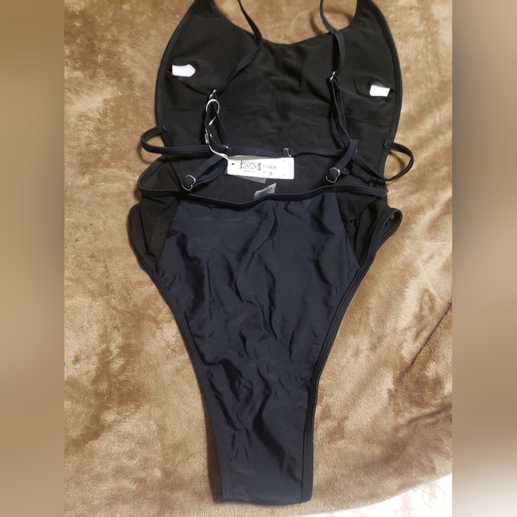 Sexy one piece swimsuit - Picture 9 of 12